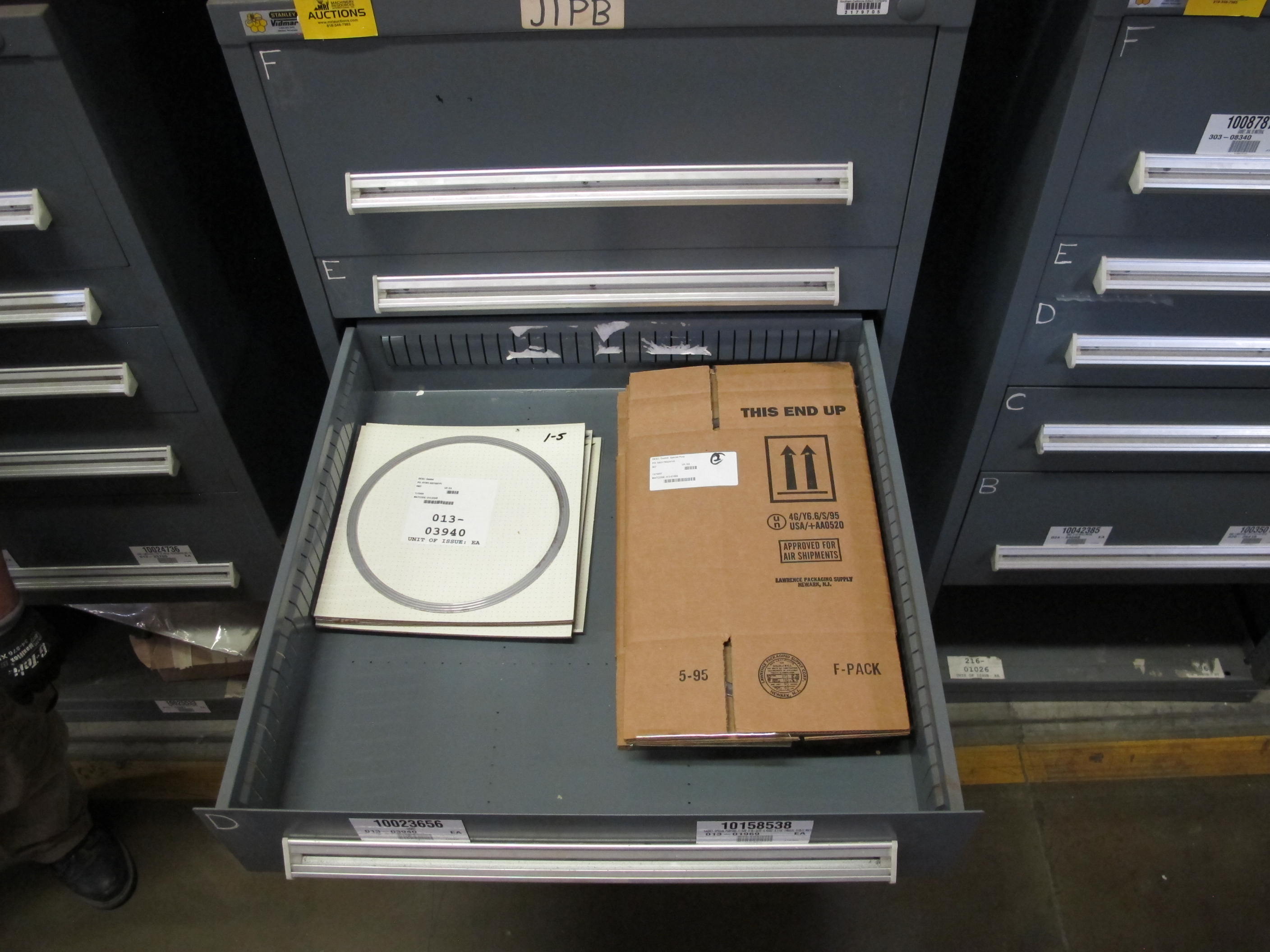 STANLEY VIDMAR HEAVY DUTY 5-DRAWER PARTS CABINET W/ CONTENTS (W-50) LOADING & HANDLING FEE $25-